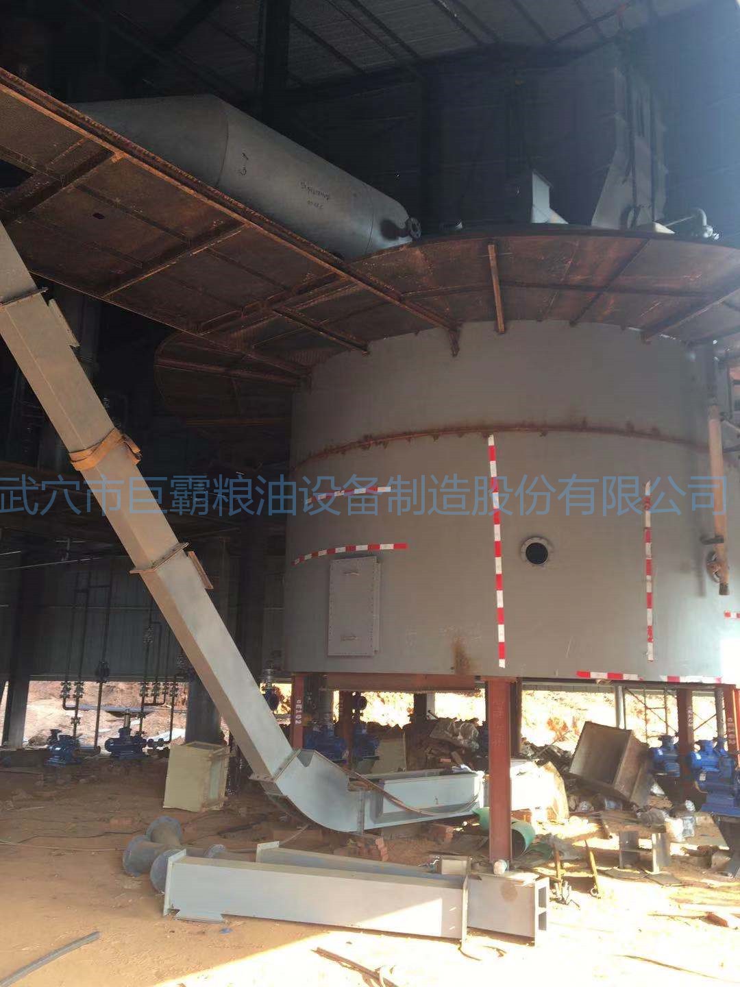 高安市洪鑫糧油有限公司100T/D米糠浸出（負(fù)壓蒸發(fā)）車(chē)間成套設(shè)備生產(chǎn)線(xiàn)